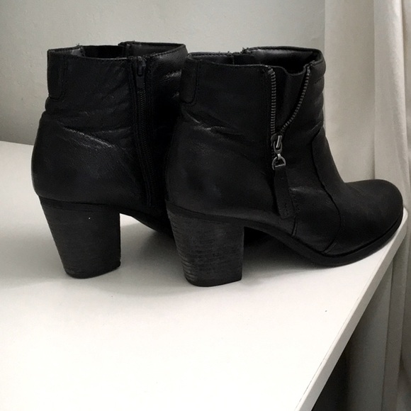 Clarks Ankle Booties - Picture 4 of 4